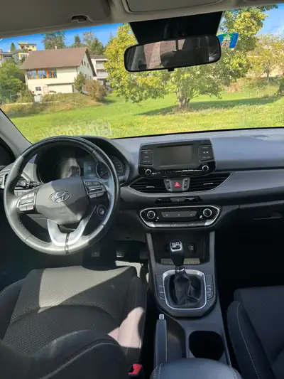 Hyundai i30 1.6 CRDi Launch — Diesel économe, 131'500 km, sans sinistre — arrière