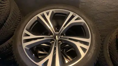 Jaguar F-Pace SVR V8 — Monstre de puissance 550 ch, inspections à jour — detail