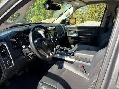Dodge Ram 1500 Laramie — Pick-up muscle américain, transmission automatique, 72 500 km — rear view