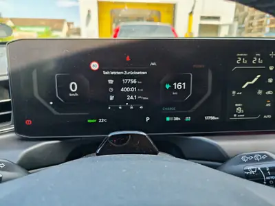 Kia EV9 99.8 kWh GT-Line 4x4 — SUV électrique 7 places, 385 ch et autonomie maximale — vista posteriore