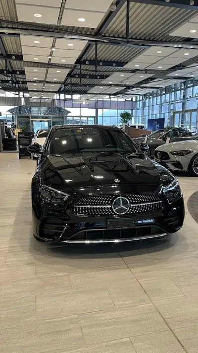 Mercedes-Benz E 400 d 4MATIC — Berline premium diesel 330 ch, faible kilométrage — vista posteriore