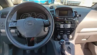 Opel Zafira 2.2 16V Direct Anniversary — Monospace 7 places fiable, contrôle technique récent — dashboard