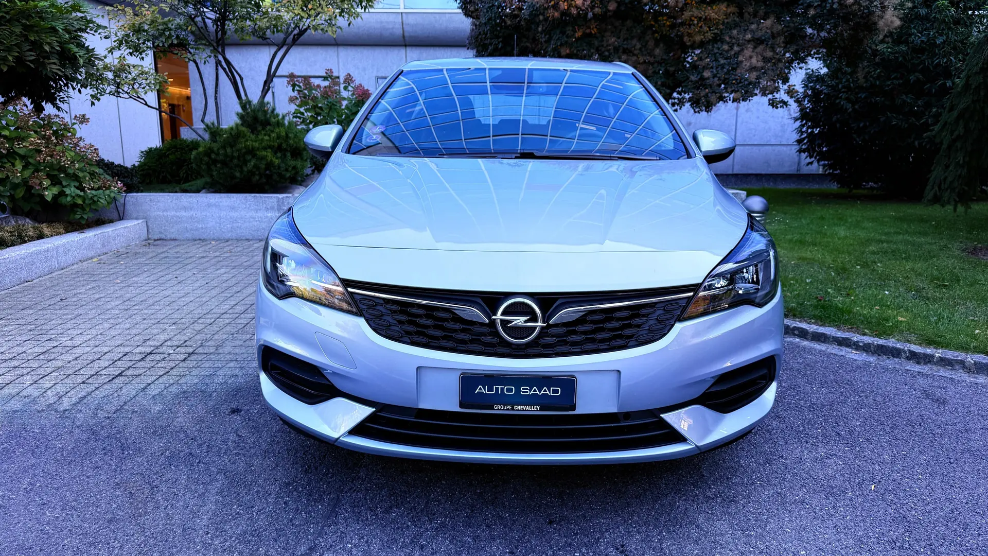 Opel Astra 1.2i Turbo Elegance — Berline fiable, entretien certifié, excellent état