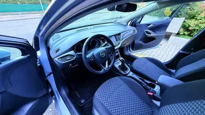 Opel Astra 1.2i Turbo Elegance — Berline fiable, entretien certifié, excellent état — Miniatura 9