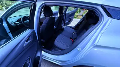 Opel Astra 1.2i Turbo Elegance — Berline fiable, entretien certifié, excellent état — Miniatura 10