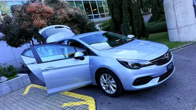 Opel Astra 1.2i Turbo Elegance — Berline fiable, entretien certifié, excellent état — Miniatura 12