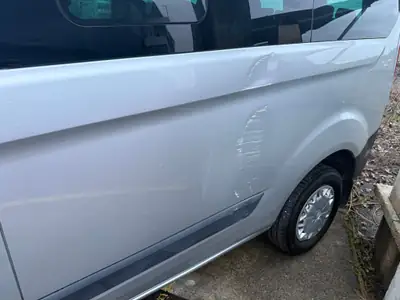 Ford Transit Custom 300 L1H1 — Utilitaire fiable 9 places, sans sinistre — interni