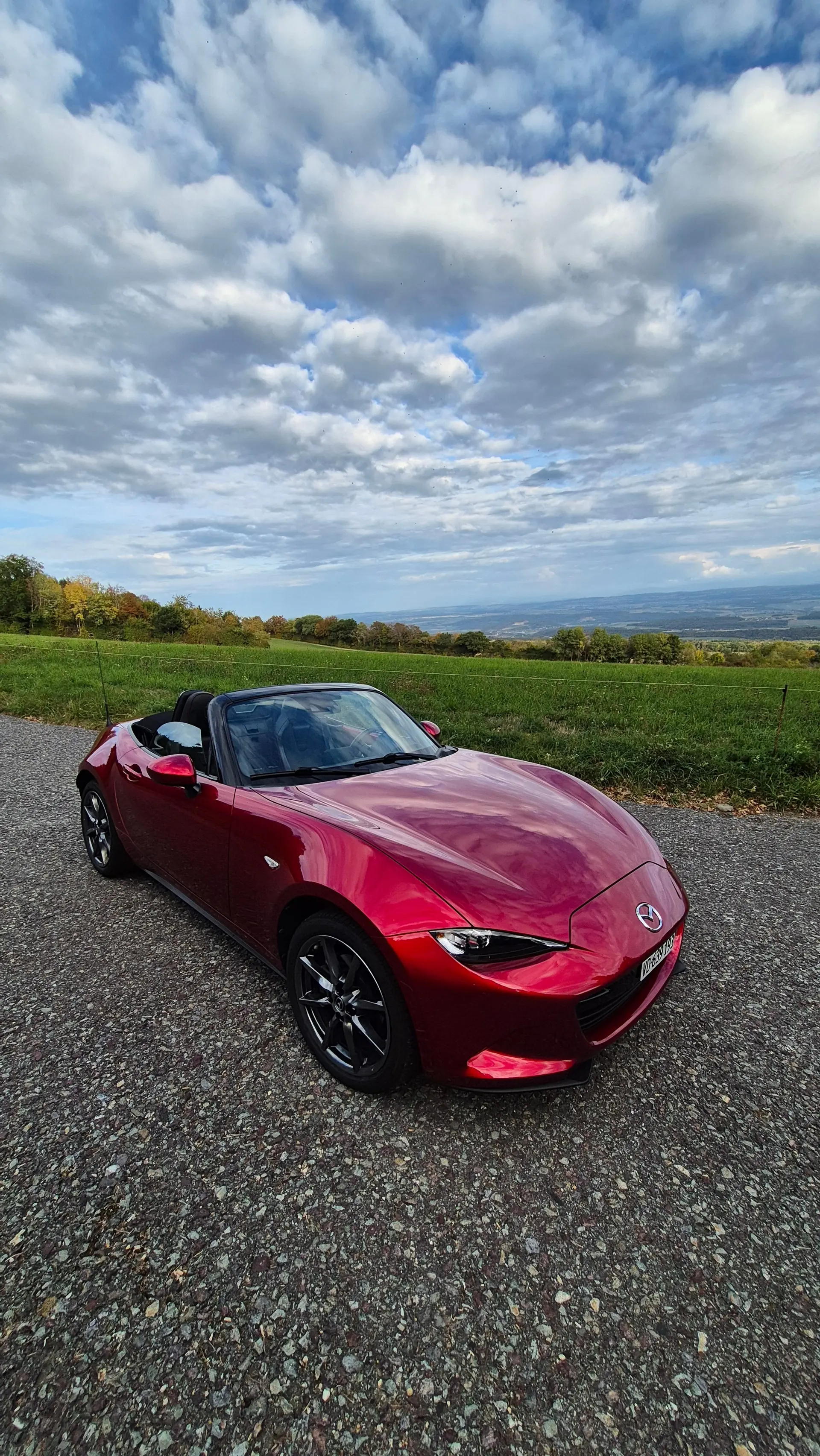 Mazda MX-5 2.0 Revolution — Cabriolet sportif essence, 73'000 km, rouge métallisé