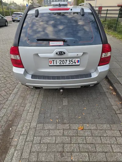 Kia Sportage V6 4WD — SUV robuste 2006, moteur 175 ch et transmission automatique — intérieur