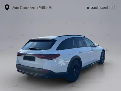 Mercedes-Benz E 450 All-Terrain Kombi — Hybride mild, élégance et polyvalence — tableau de bord