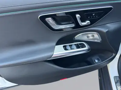 Mercedes-Benz E 450 All-Terrain Kombi — Hybride mild, élégance et polyvalence — Miniature 15