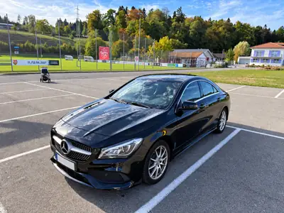 Mercedes-Benz CLA 180 AMG Line — Berline compacte de prestige, 118'000 km — vista esterna