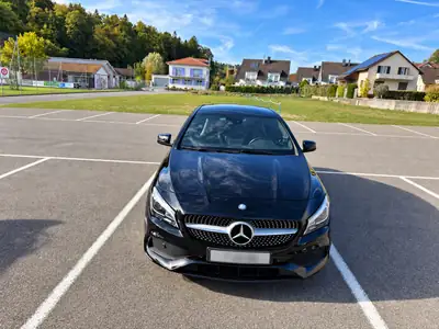Mercedes-Benz CLA 180 AMG Line — Berline compacte de prestige, 118'000 km — vista posteriore
