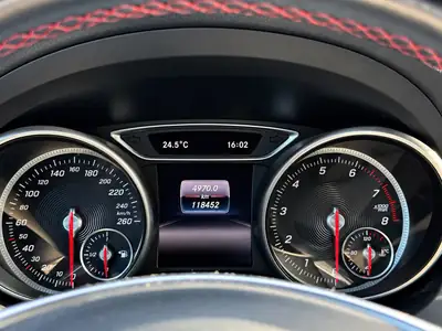 Mercedes-Benz CLA 180 AMG Line — Berline compacte de prestige, 118'000 km — dettaglio