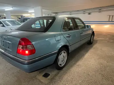 Mercedes-Benz C 200 W202 — Berline classique automatique, entretien soigné — vista posteriore