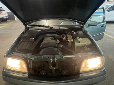 Mercedes-Benz C 200 W202 — Berline classique automatique, entretien soigné — interni