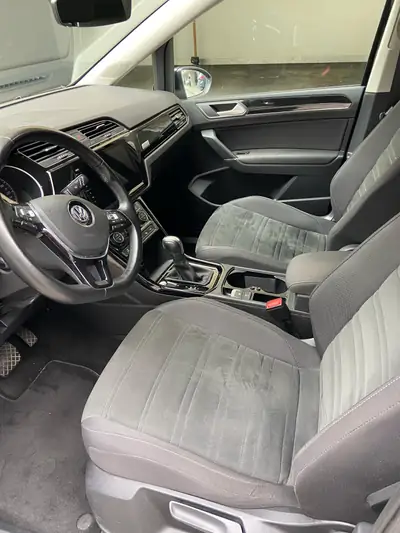 VW Touran 1.5 TSI Highline DSG — Monospace familial spacieux, 7 places modulables — rear view