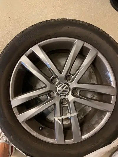 VW Touran 1.5 TSI Highline DSG — Monospace familial spacieux, 7 places modulables — detail