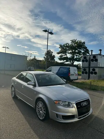 Audi A4 2.0 T DTM Quattro — Berline sportive 220 ch, transmission manuelle — vista posteriore