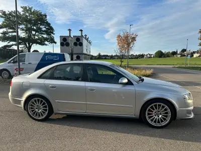 Audi A4 2.0 T DTM Quattro — Berline sportive 220 ch, transmission manuelle — interni