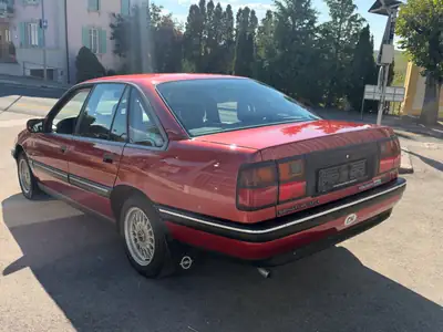 Opel Senator 3.0i CD — Berline de prestige années 80, moteur puissant et transmission automatique — arrière