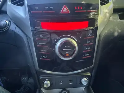 SsangYong Tivoli 1.6 e-XGi Crystal — SUV compact fiable, sans sinistre, moteur efficace — Detail
