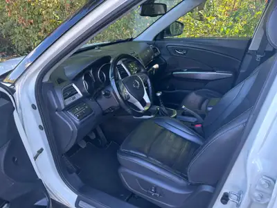 SsangYong Tivoli 1.6 e-XGi Crystal — SUV compact fiable, sans sinistre, moteur efficace — Innenraum