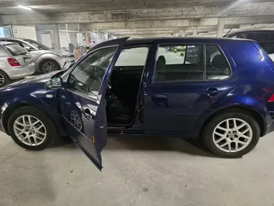 VW Golf 1.6 Basis Break — Pratique et fiable, 177 000 km — side view