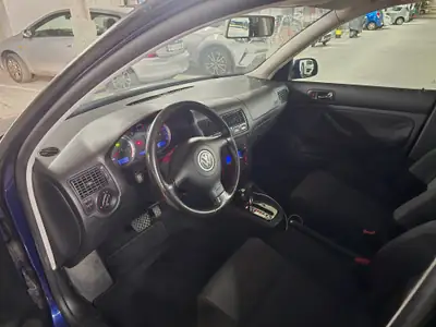 VW Golf 1.6 Basis Break — Pratique et fiable, 177 000 km — interior