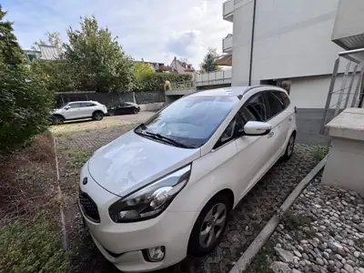 Kia Carens 1.6 GDi Trend — Monospace 7 places fiable, sans sinistre — Seitenansicht