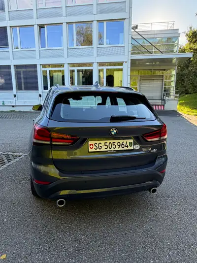 BMW X1 25i xDrive — SUV sportif 2020, entretien impeccable et équipements généreux — arrière