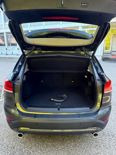 BMW X1 25i xDrive — SUV sportif 2020, entretien impeccable et équipements généreux — intérieur