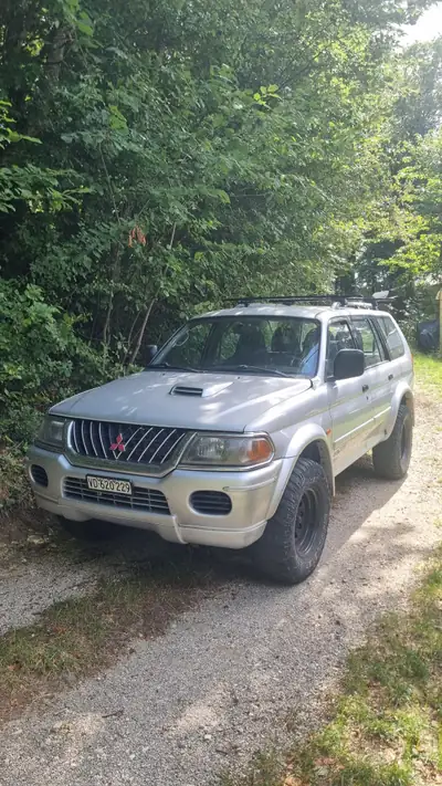 Mitsubishi Pajero Sport TD 2.5 — SUV robuste diesel, 5 places, sans sinistre — Außenansicht
