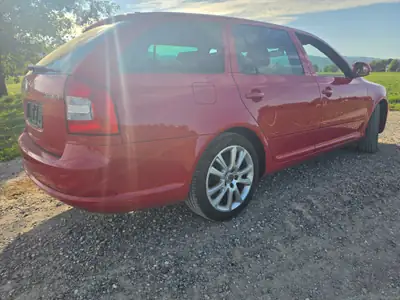 Skoda Octavia 2.0 TFSI 200 RS DSG — Break sportif, moteur performant, sans sinistre — rear view