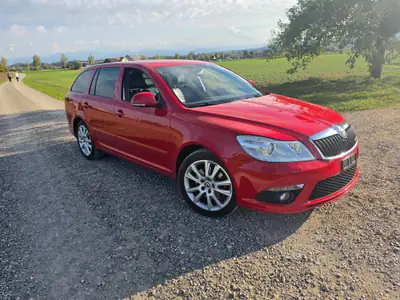 Skoda Octavia 2.0 TFSI 200 RS DSG — Break sportif, moteur performant, sans sinistre — side view
