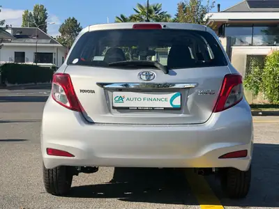 Toyota Yaris 1.33 Sol 2012 — Citadine fiable, économique et bien équipée — Armaturenbrett
