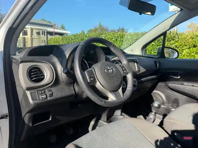Toyota Yaris 1.33 Sol 2012 — Citadine fiable, économique et bien équipée — Miniatur 10