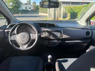 Toyota Yaris 1.33 Sol 2012 — Citadine fiable, économique et bien équipée — Miniatur 11