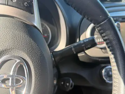 Toyota Yaris 1.33 Sol 2012 — Citadine fiable, économique et bien équipée — Miniatur 17