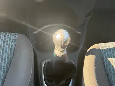 Toyota Yaris 1.33 Sol 2012 — Citadine fiable, économique et bien équipée — Miniatur 20