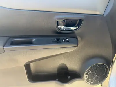 Toyota Yaris 1.33 Sol 2012 — Citadine fiable, économique et bien équipée — Miniatur 21
