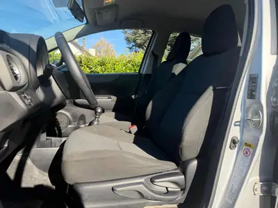 Toyota Yaris 1.33 Sol 2012 — Citadine fiable, économique et bien équipée — Miniatur 22