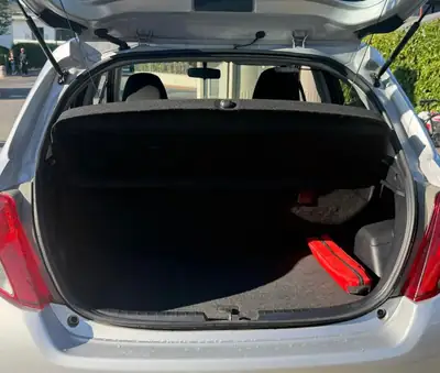 Toyota Yaris 1.33 Sol 2012 — Citadine fiable, économique et bien équipée — Miniatur 26
