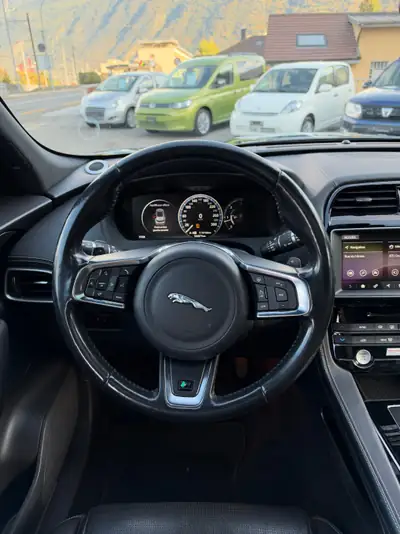 Jaguar F-Pace 3.0 TD R-Sport AWD — SUV premium diesel, 300 ch et traction intégrale — Miniatur 11