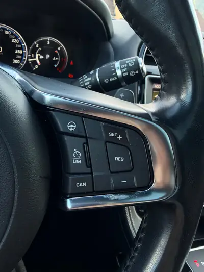 Jaguar F-Pace 3.0 TD R-Sport AWD — SUV premium diesel, 300 ch et traction intégrale — Miniatur 15