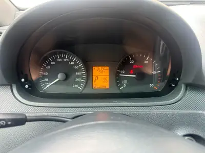 Mercedes-Benz Vito 2.2 CDI — Utilitaire fiable, moteur robuste et spacieux — interior