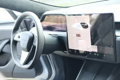 Tesla Model S Plaid 2024 — Berline électrique haute performance, faible kilométrage — Miniatura 9