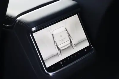 Tesla Model S Plaid 2024 — Berline électrique haute performance, faible kilométrage — Miniatura 10