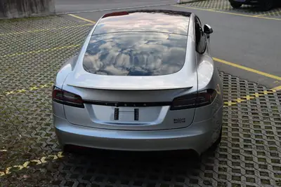 Tesla Model S Plaid 2024 — Berline électrique haute performance, faible kilométrage — Miniatura 13