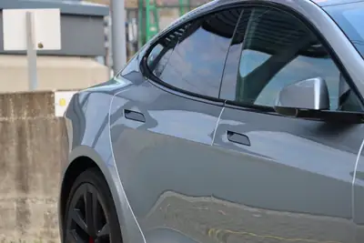 Tesla Model S Plaid 2024 — Berline électrique haute performance, faible kilométrage — Miniatura 16